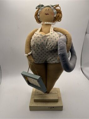 Honey & Me Polka Dot Beach Doll Figurine - Cream & Blue